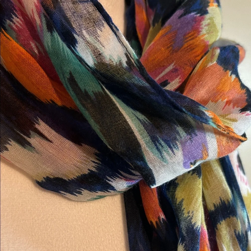 Beautiful Abstract Print Lightweight Scarf With Tassels